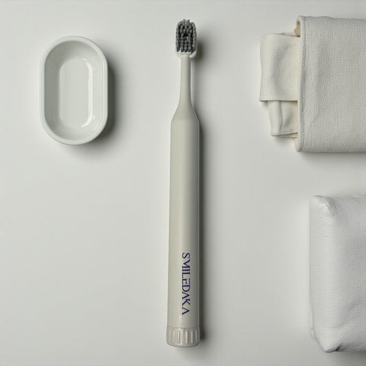 SmileDaka 2-en-1 – La brosse à dents tout-en-un, prête à l’emploi